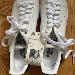 BRAND NEW ADIDAS STAN SMITHS IN NAVY